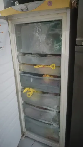Freezer toda boa gela muito bem aceito cartão e prosta