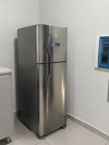 Geladeira Electrolux Frost Free Duplex Inox, menos de 1 ano de uso