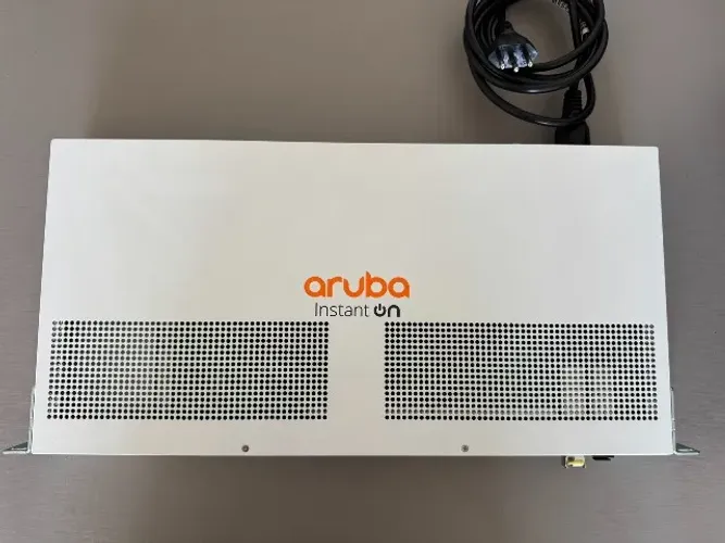 Switch Aruba Instant ON 1930 - 24 Portas Gigabit RJ45 + 4 Portas SFP/SFP + 10GB