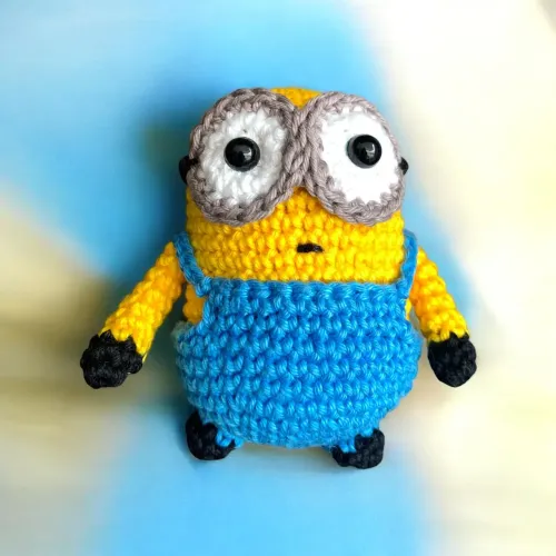 Bob minion em crochê
