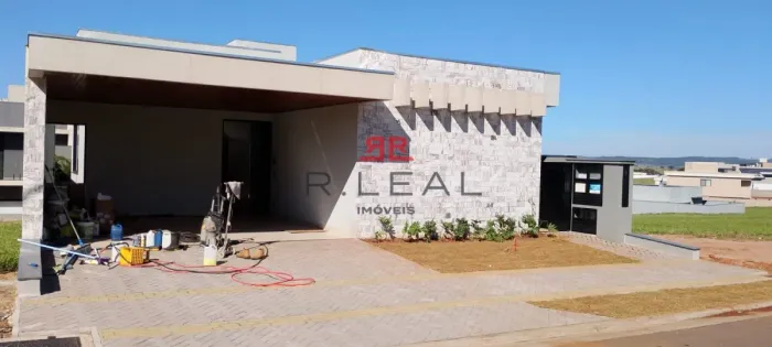 Casa para venda com 200 m² e 3 quartos em Guestier 1, Piratininga - SP