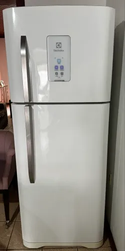 Geladeira Eletrolux Fros Free painel digital