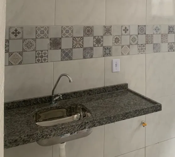 Pia de mármore com cuba inox