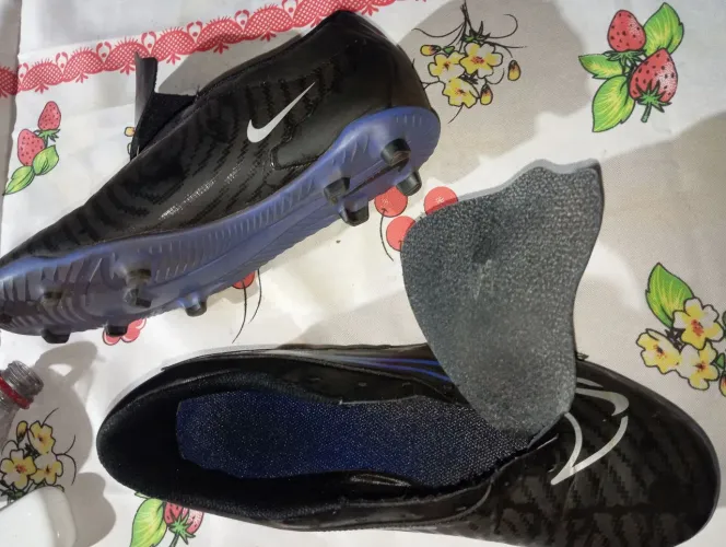 Vendo chuteira Nike, original tamanho 42,aceito algo do meu interesse na troca