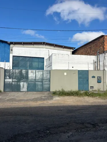 Alugo Galpão próximo da Av. de contorno, próximo do SENAI