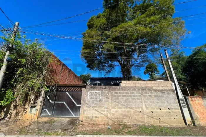 Casa à Venda  Excelente Oportunidade com Amplo Terreno e Aceita Financiamento
