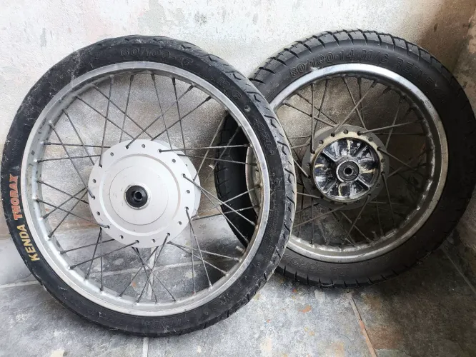Roda raiada para biz