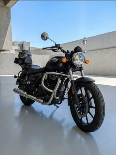 Royal Enfield Meteor 350 Stellar Black