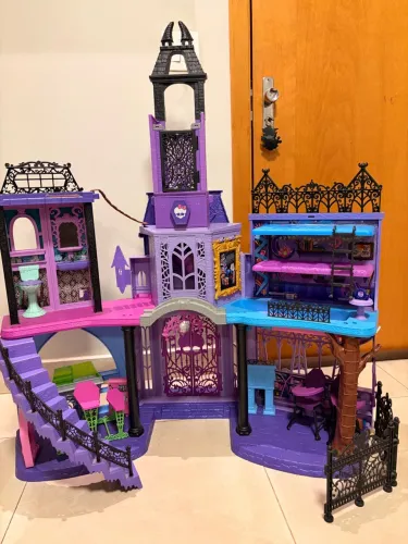 Casa Escola da Monster High completa 