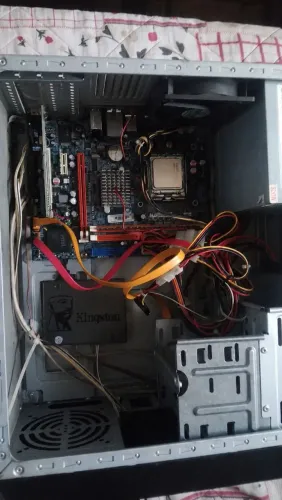 Vendo pc bom para estudos e trabalhos e jogos leves ele vem com um kit teclado + mause