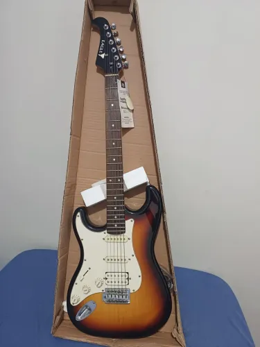 Guitarra elétrica- Giannini. Nova, ainda na caixa.
