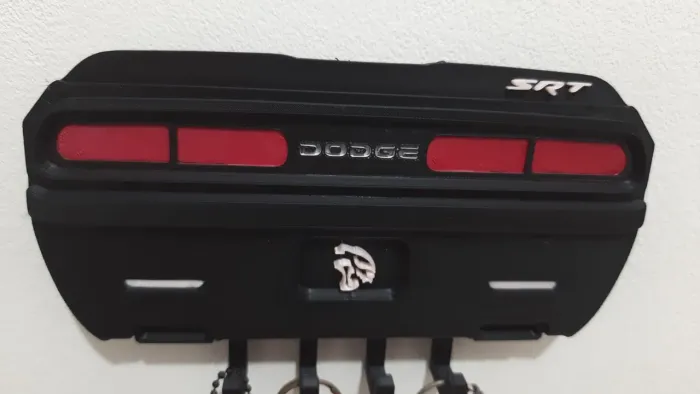 Porta chaves tem automóvel