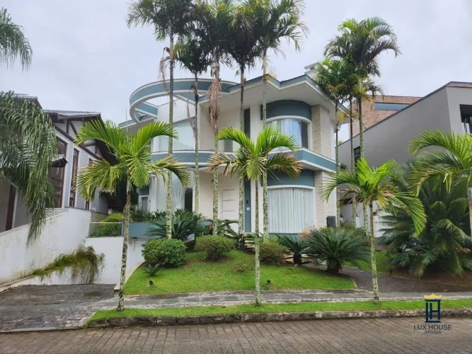 Casa 5 Dormitórios em Jurerê - Locação Anual