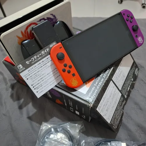Switch OLED- Edição Especial Pokemon Scarlet & Violet, 128gb BLOQUEADO 100% conservado.