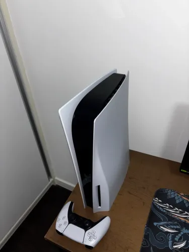 PS5 Mídia Física + Controle Original - Ótimo Estado