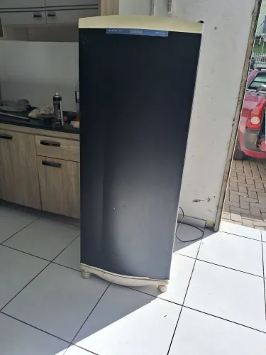 Vendo geladeira consul funcionando perfeitamente 330 reais entrego