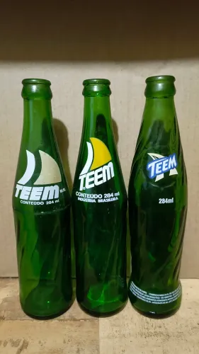 Garrafas de refrigerante teem