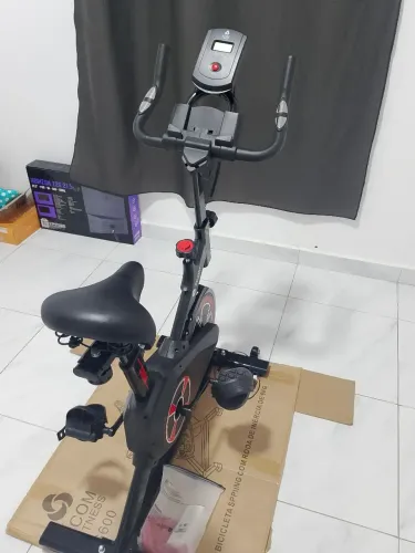 Vende-se bicicleta ergométrica nova.