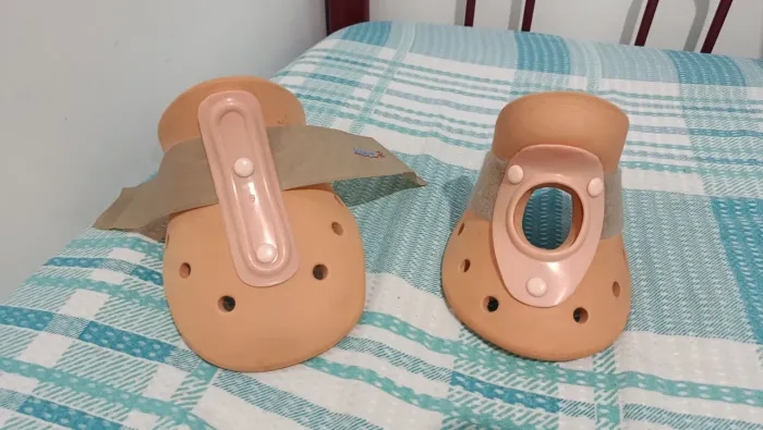 Colar cervical com orifício ( tamanho g)
