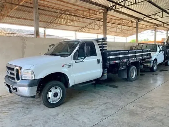 F4000 2016 4x4 2P Carroceria.