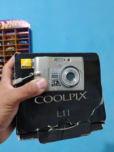 Camera digital Nikon 6 mp L11 coolpix completa 