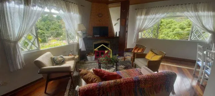 Sobrado com 4 dormitórios para alugar, 110 m² por R$ 6.755,61/mês - Campos Do Jordão - Cam