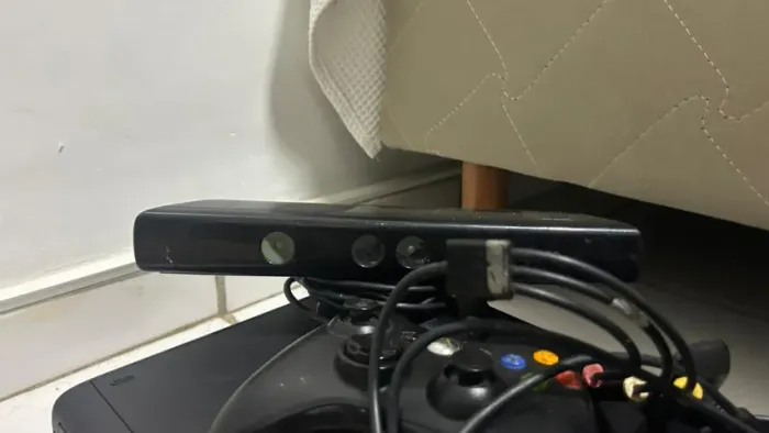 Lote Xbox 360 Super Slim (E) - 2 Consoles + Kinect + 2 Controles Originais + HDs
