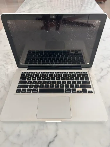 MacBook Pro 13 polegadas - Retirada de peças - Sem HD e tela com Desgaste