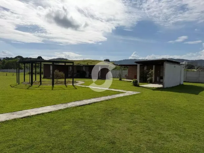 Terreno plano à venda, com 240 m² por R$ 105.000,00 Condomínio Dom Village - Ubatiba - Mar