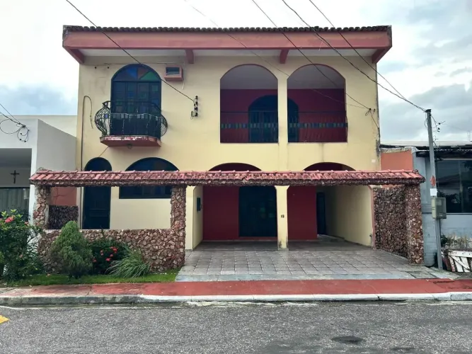 Casa no condomínio Alto de Pinheiros copm 3 suítes e 460m2