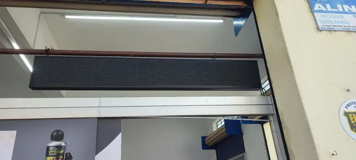 Letreiro digital indoor 1,30 metros por 20 cm de altura