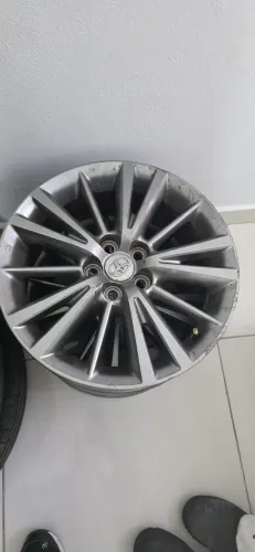 venda  duas   rodas  do corolla  aro 16  e uma de ferro .. o com pneus  pirelli  205 55 16