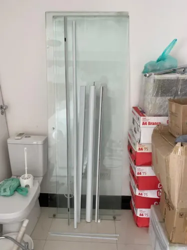 Box Blindex - 1,3m (largura do box instalado) x 1,88m (altura da porta de vidro)