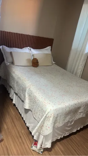 Cama box com colchão e 2 lençóis com elástico