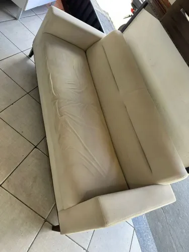 Sofá branco seminovos comprimento 1,95 largura 77 altura com pé 63