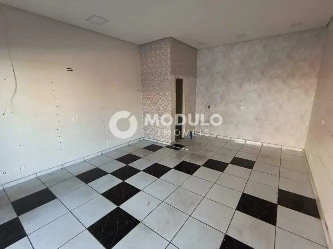 Loja comercial disponível para locação no bairro Planalto.