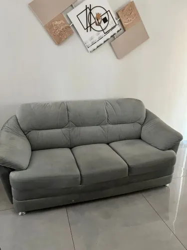 Vendo um jogo de sofá, 3 e 2 lugares cinza de Suede, sem nenhum defeito.