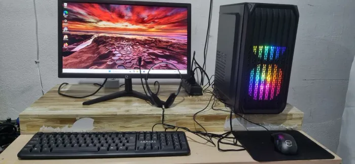PC i3 6100 Estudo, Lazer e Trabalho. 8gb DDR 4, SDS 240gb, Wifi, Monitor, Mouse, Teclado