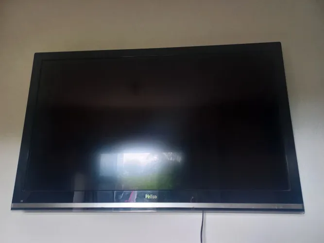 TV Philco 42" + Controle + Suporte de Parede Incluso