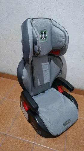 CADEIRINHA DE BEBÊ COM ASSENTO DE ELEVAÇÃO
