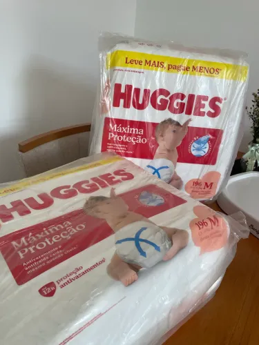 Pacotão de fraldas Huggies M-196 fraldas