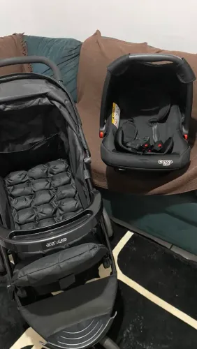 Carrinho de Bebê Cosco Toffy + Bebê Conforto - Preto | Pouco Uso