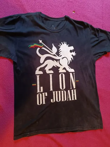 T-shirt Ripping Lion of Judah M
