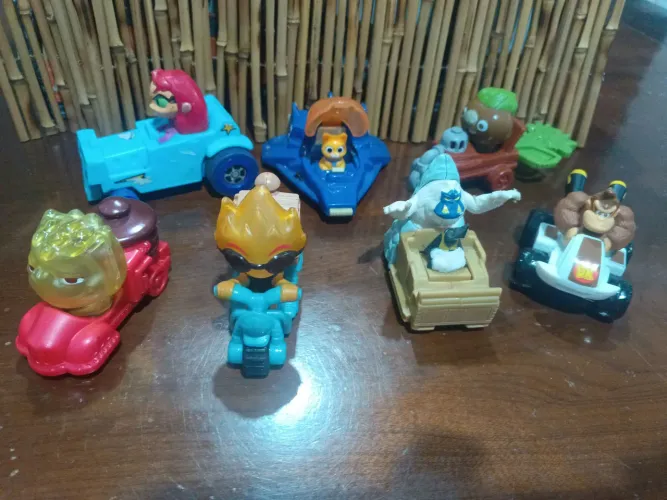 7 Brinquedos Colecionáveis 