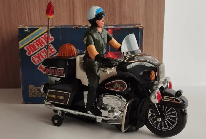 Brinquedo moto motor cycle police década 80