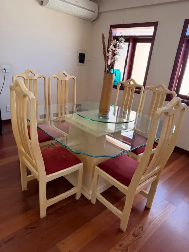Conjunto sala de jantar mesa + 8 cadeiras e buffer tudo em madeira 