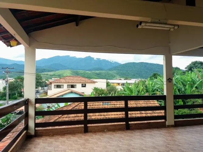 Casa para venda com 165 metros quadrados com 6 quartos