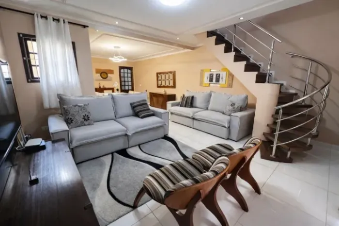 Sobrado com 330 m², 3 dormitórios e garagem - Mobiliado