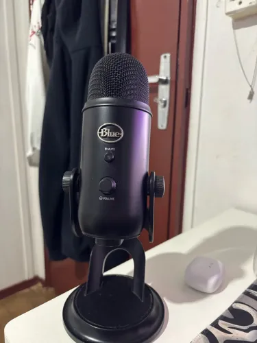 BLUE YETI