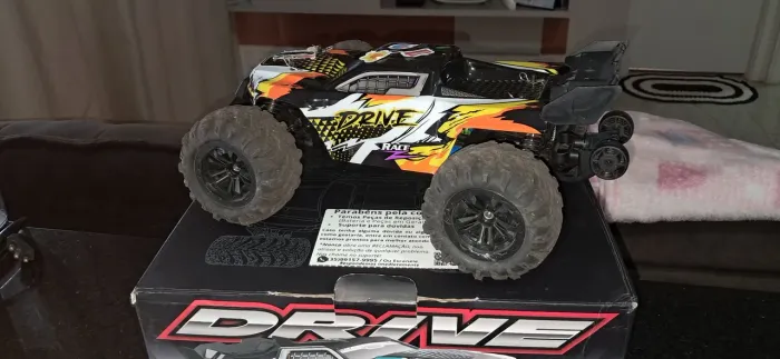 Carrinho de controle remoto top de linha motor brushless.